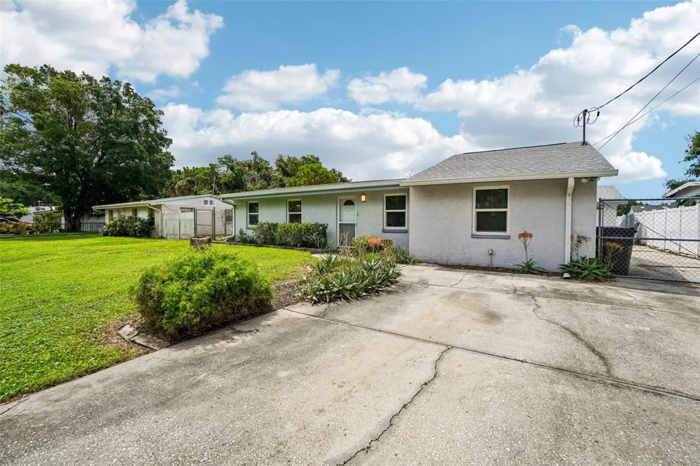 9216 W ROBSON STREET Tampa, FL 33615