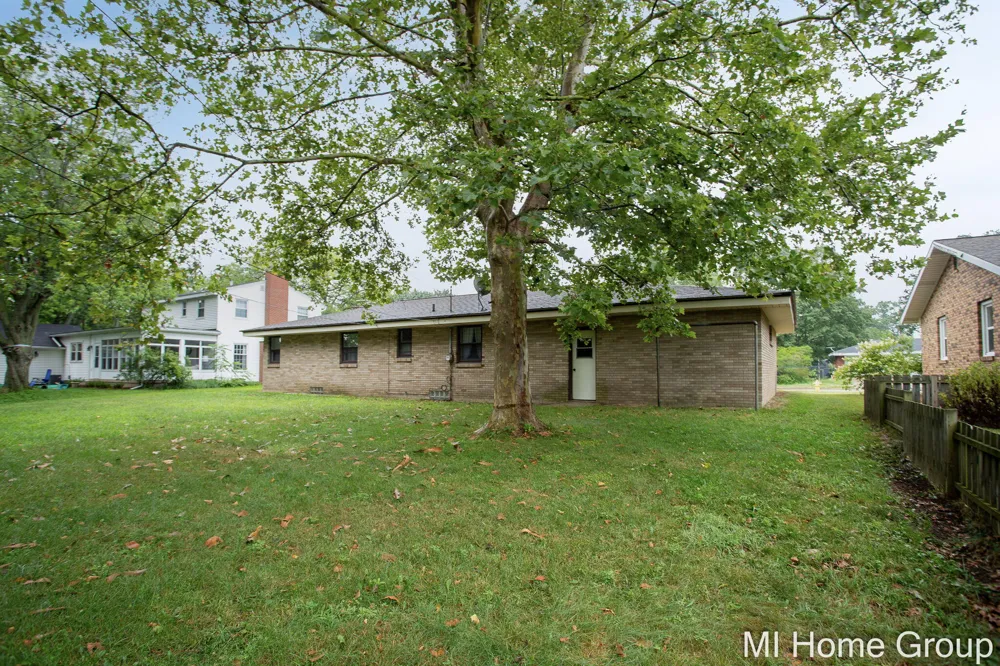 311 W 32nd Street Holland City, MI 49423