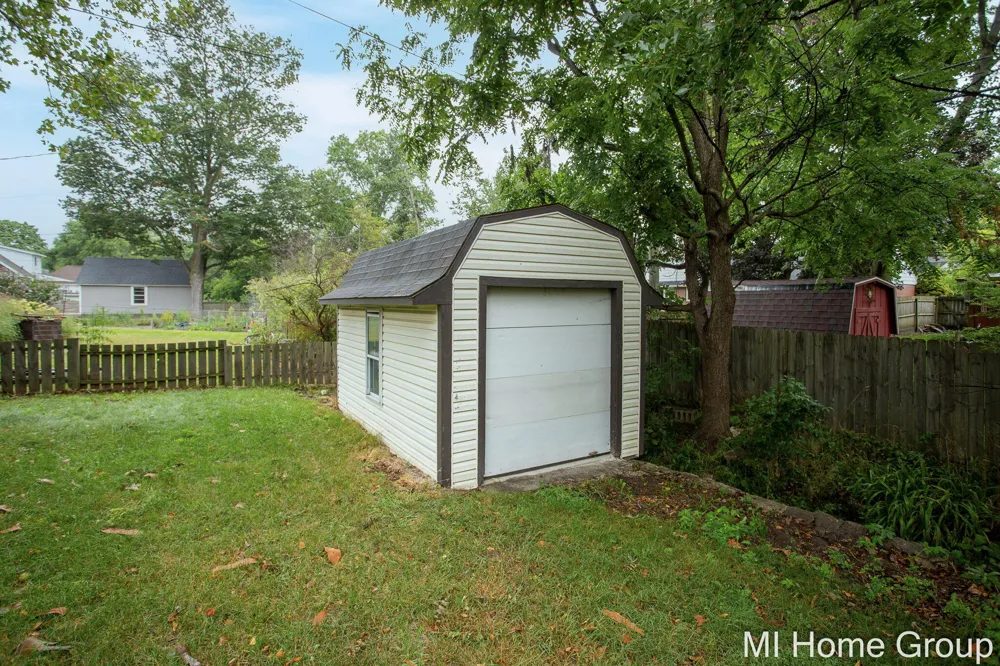 311 W 32nd Street Holland City, MI 49423