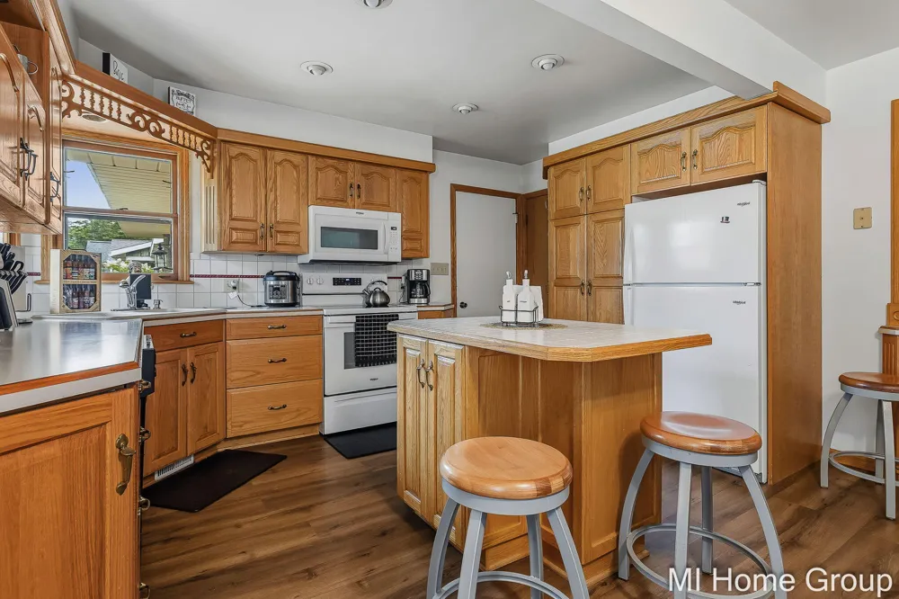 311 W 32nd Street Holland City, MI 49423