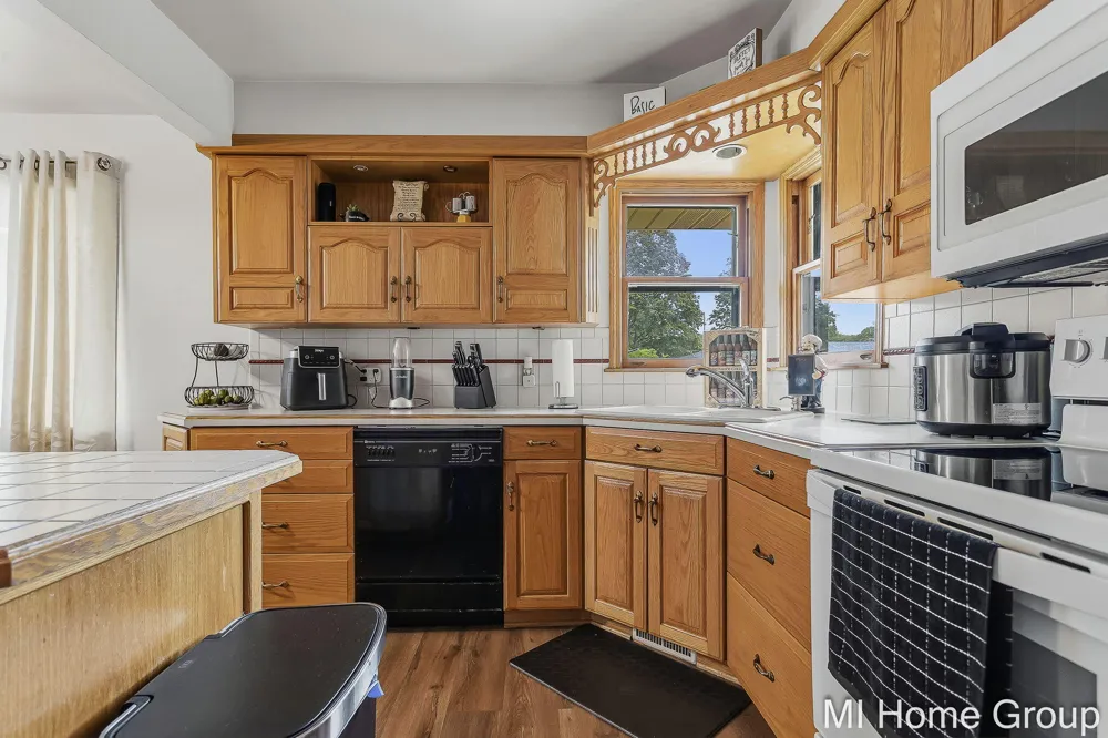 311 W 32nd Street Holland City, MI 49423