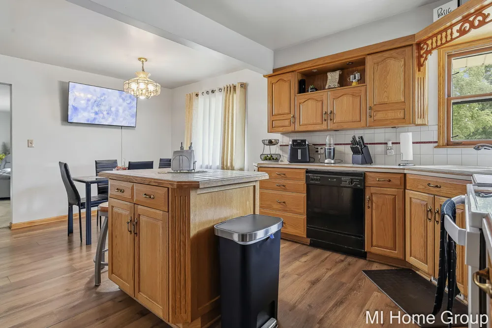 311 W 32nd Street Holland City, MI 49423