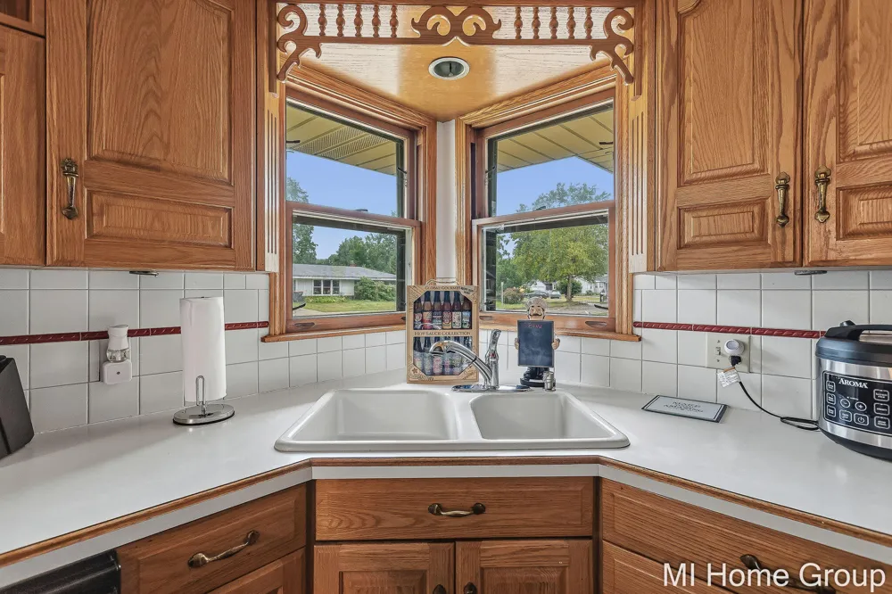 311 W 32nd Street Holland City, MI 49423