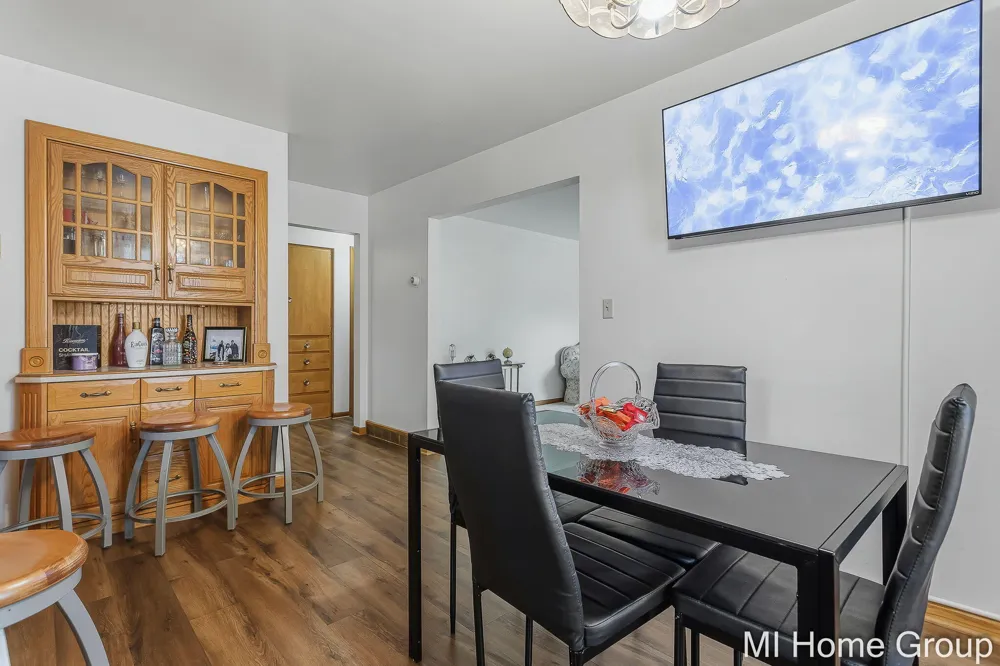 311 W 32nd Street Holland City, MI 49423