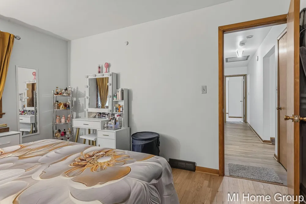 311 W 32nd Street Holland City, MI 49423