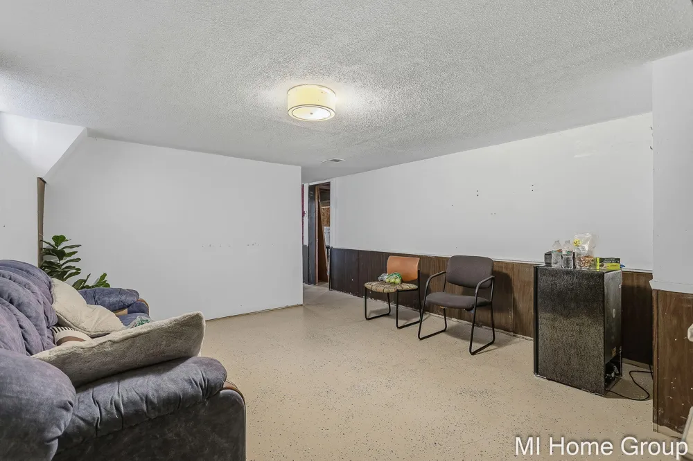 311 W 32nd Street Holland City, MI 49423