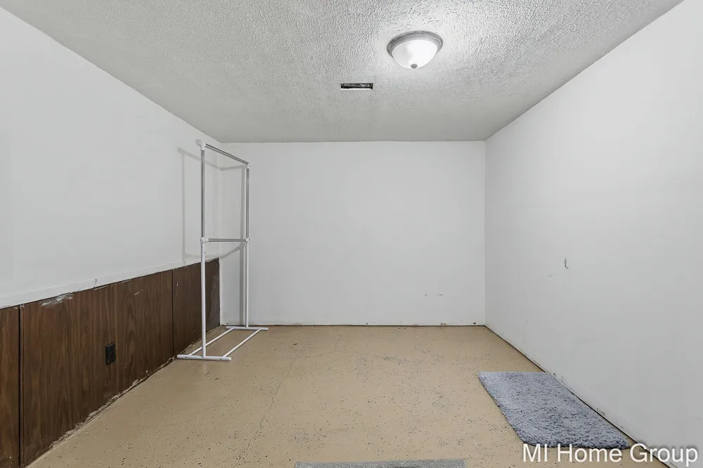 311 W 32nd Street Holland City, MI 49423