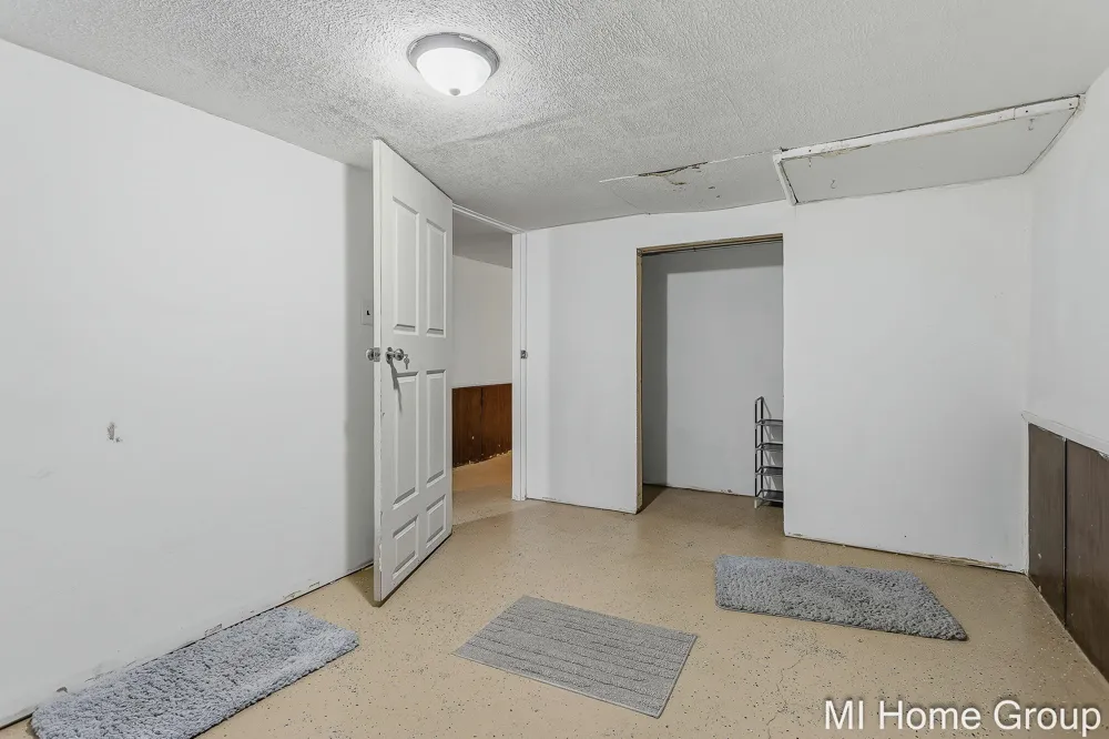 311 W 32nd Street Holland City, MI 49423