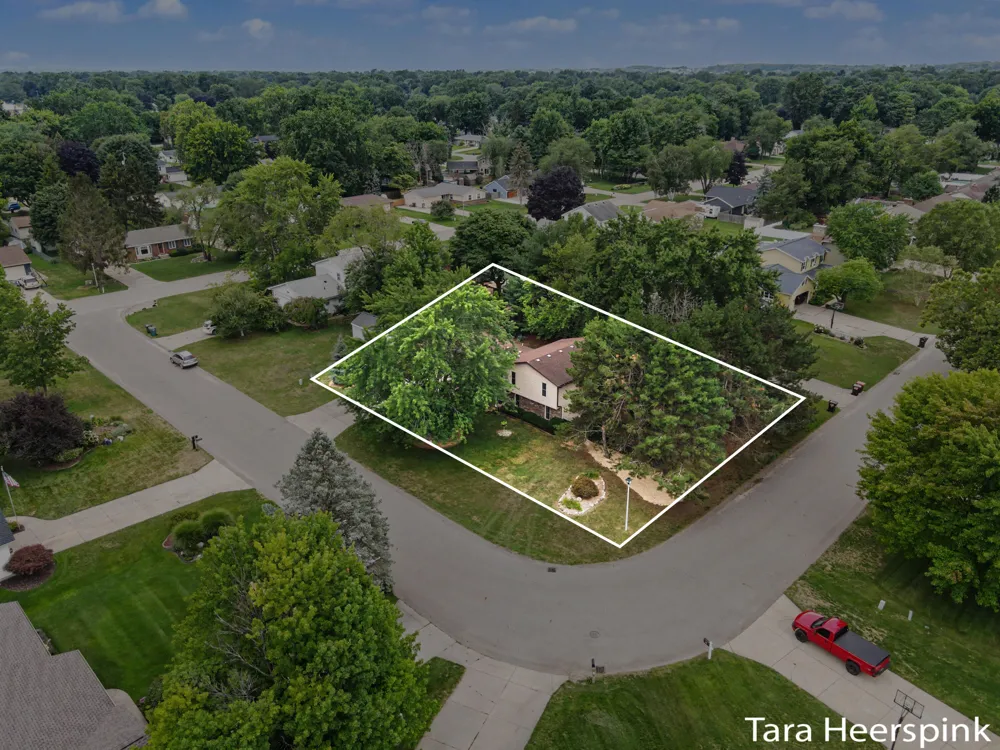 2078 Fernwood Drive Georgetown Charter Township, MI 49428