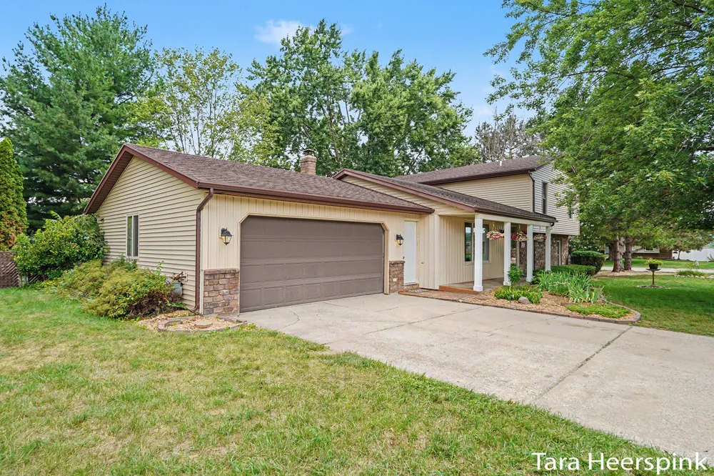 2078 Fernwood Drive Georgetown Charter Township, MI 49428