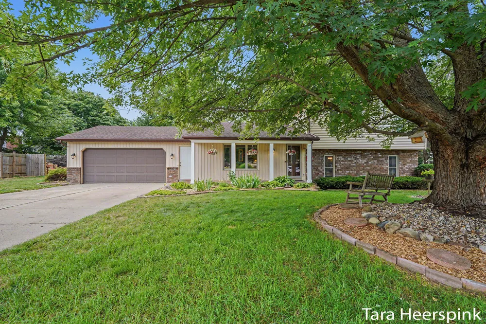 2078 Fernwood Drive Georgetown Charter Township, MI 49428