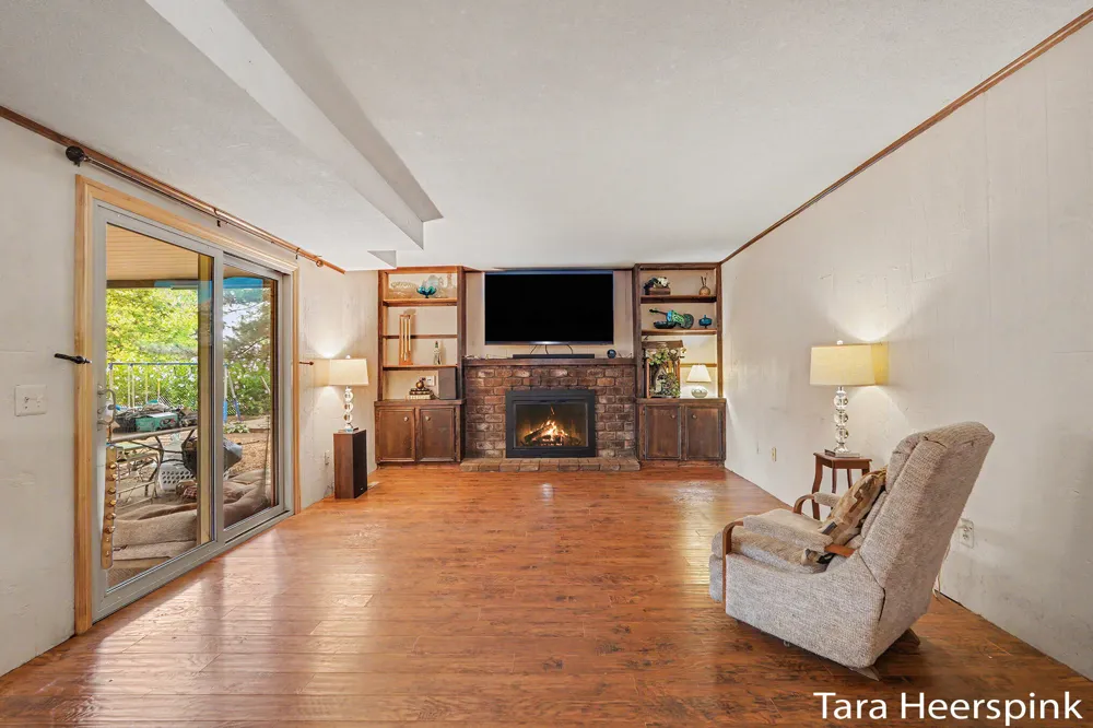 2078 Fernwood Drive Georgetown Charter Township, MI 49428