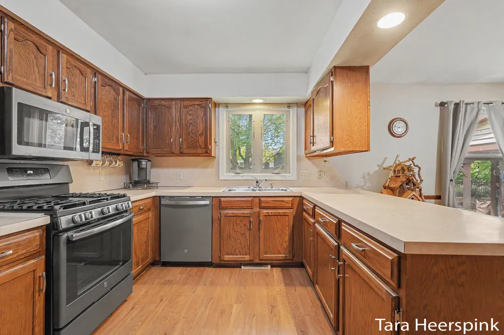 2078 Fernwood Drive Georgetown Charter Township, MI 49428