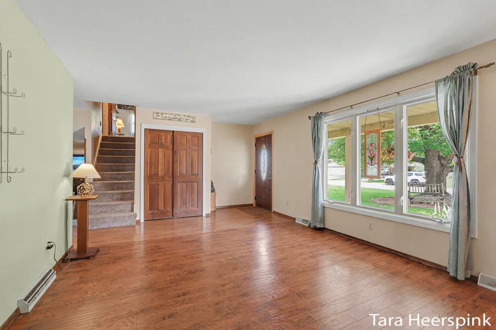 2078 Fernwood Drive Georgetown Charter Township, MI 49428