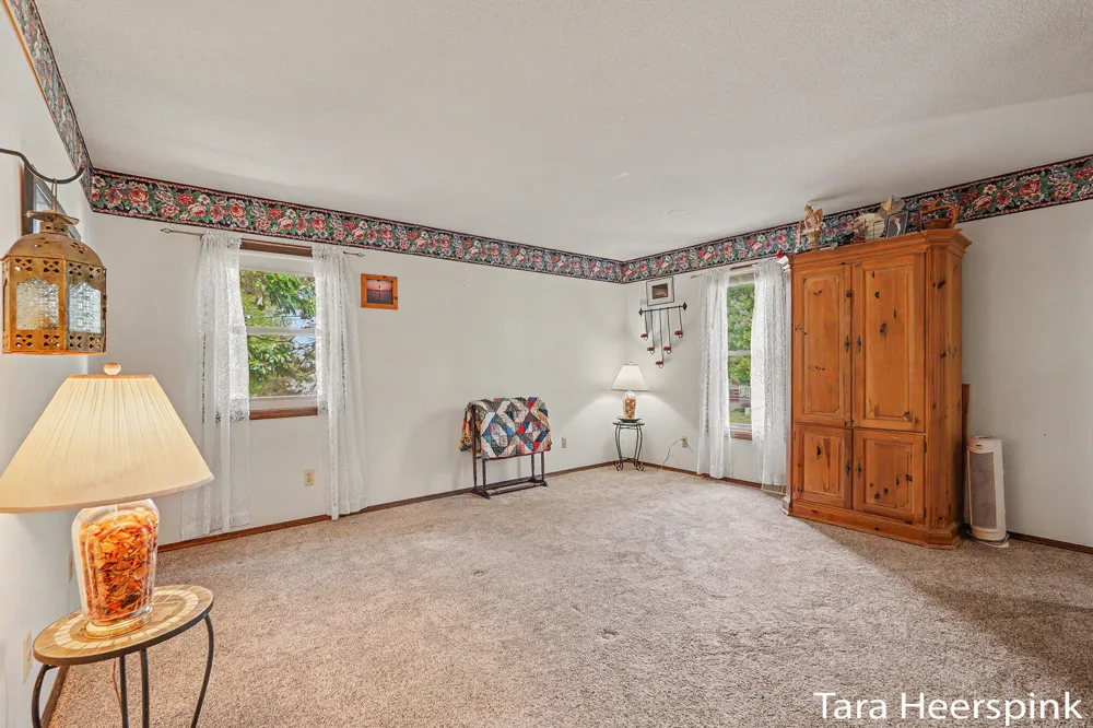 2078 Fernwood Drive Georgetown Charter Township, MI 49428