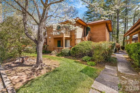 521 Courtwood Lane #8