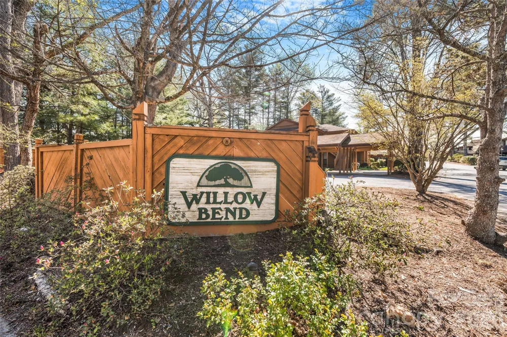 521 Courtwood Lane #8 Hendersonville, NC 28739