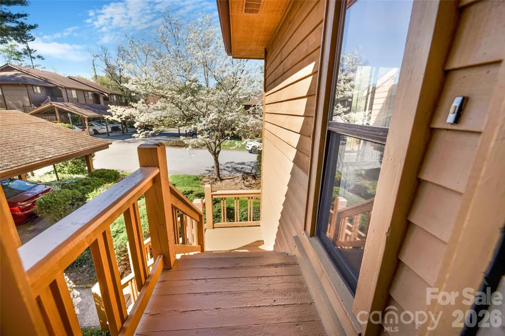521 Courtwood Lane #8 Hendersonville, NC 28739