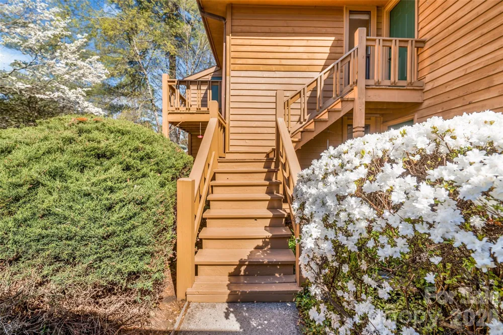 521 Courtwood Lane #8 Hendersonville, NC 28739