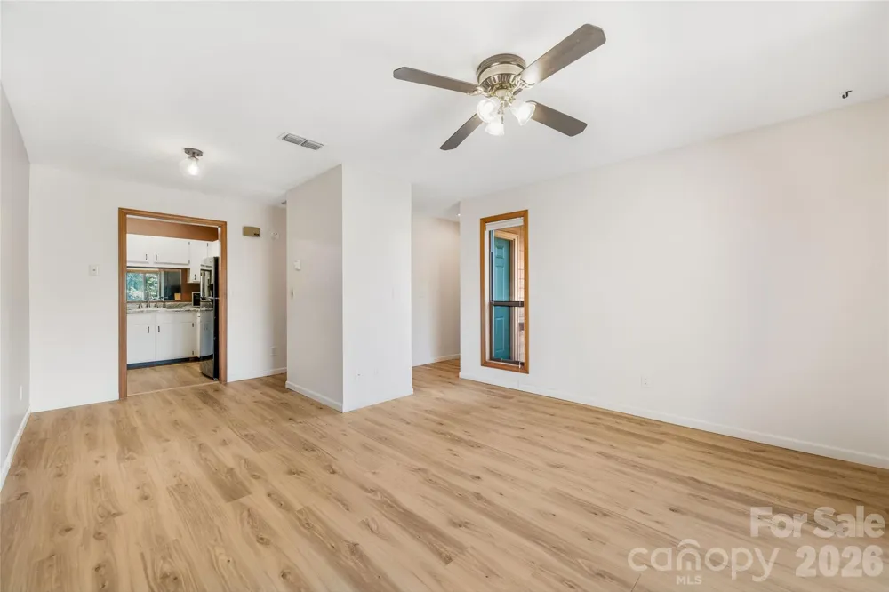 521 Courtwood Lane #8 Hendersonville, NC 28739