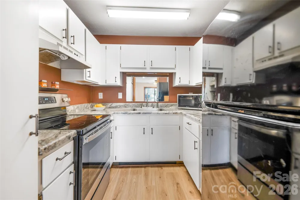 521 Courtwood Lane #8 Hendersonville, NC 28739