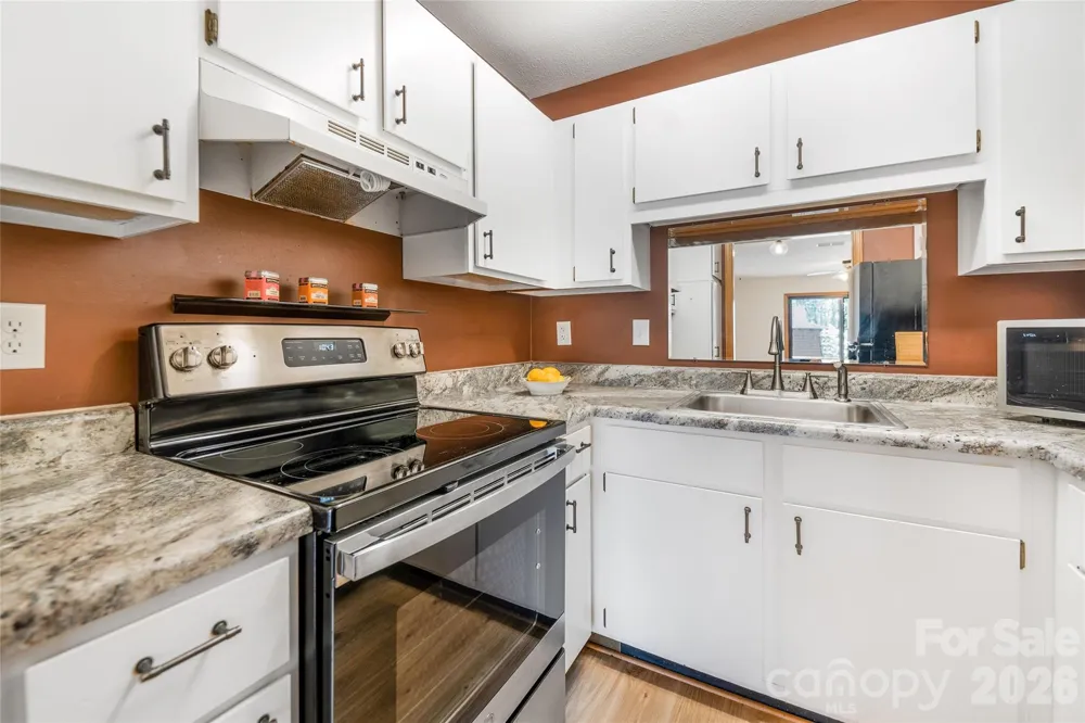 521 Courtwood Lane #8 Hendersonville, NC 28739