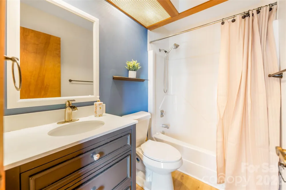 521 Courtwood Lane #8 Hendersonville, NC 28739