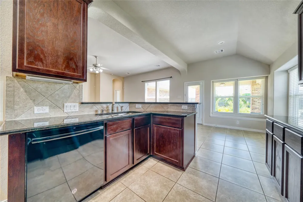 9515 Taylor Lane Mont Belvieu, TX 77523