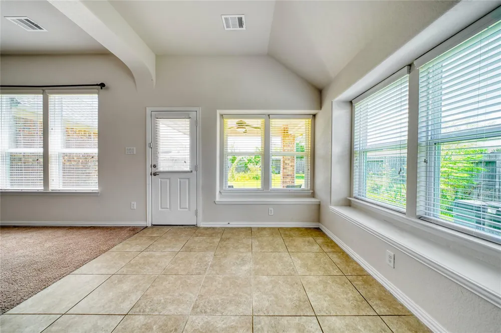 9515 Taylor Lane Mont Belvieu, TX 77523