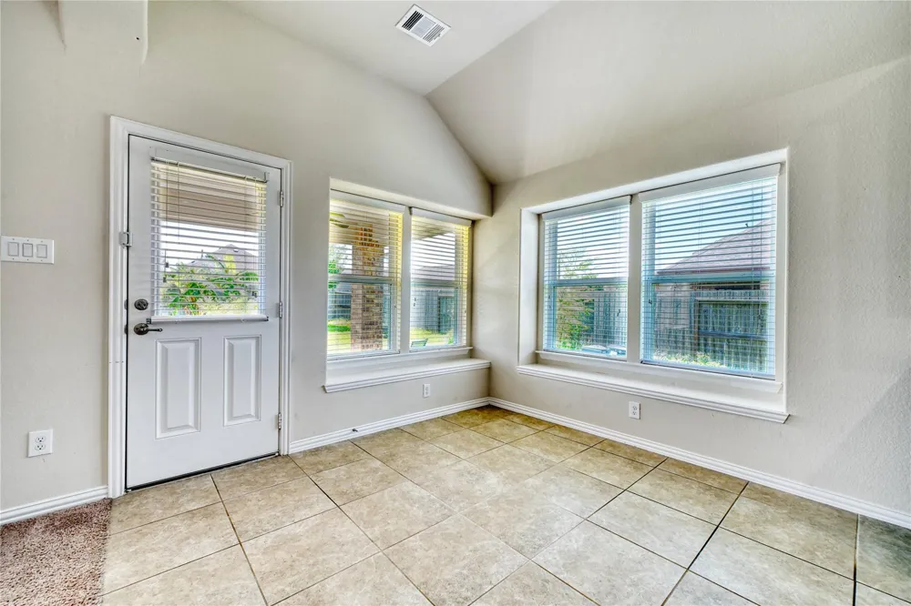 9515 Taylor Lane Mont Belvieu, TX 77523