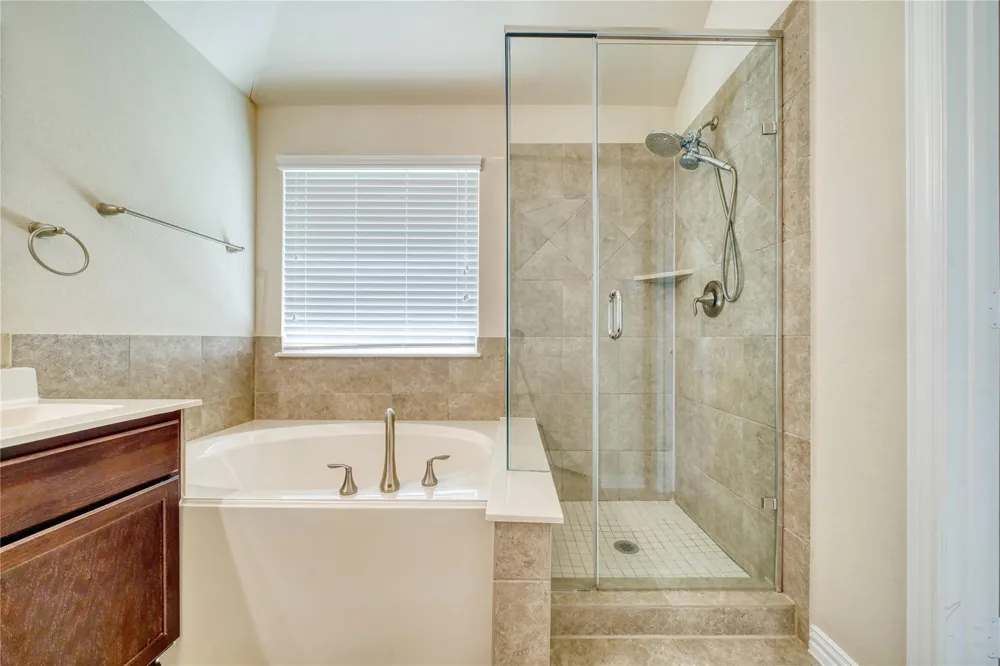 9515 Taylor Lane Mont Belvieu, TX 77523