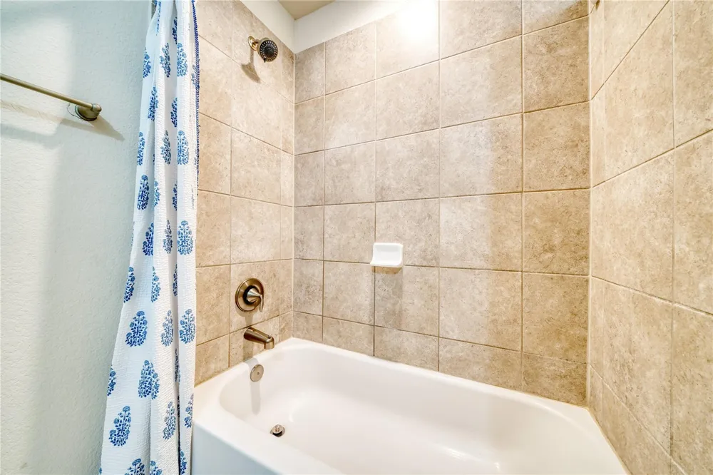 9515 Taylor Lane Mont Belvieu, TX 77523