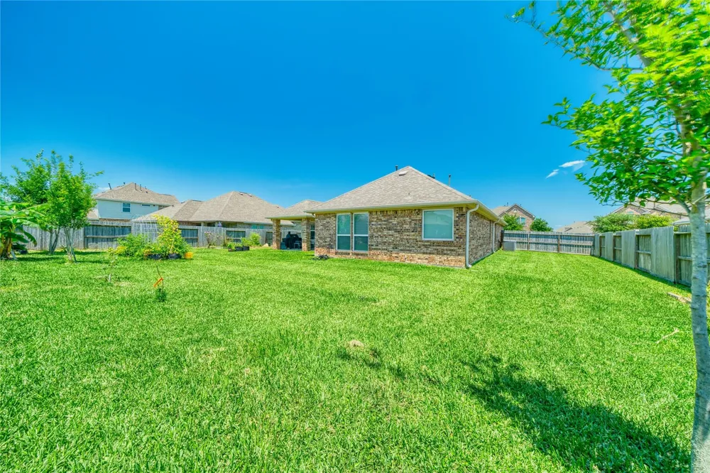 9515 Taylor Lane Mont Belvieu, TX 77523