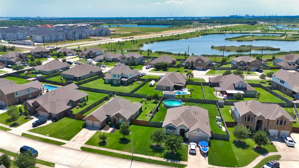 9515 Taylor Lane Mont Belvieu, TX 77523