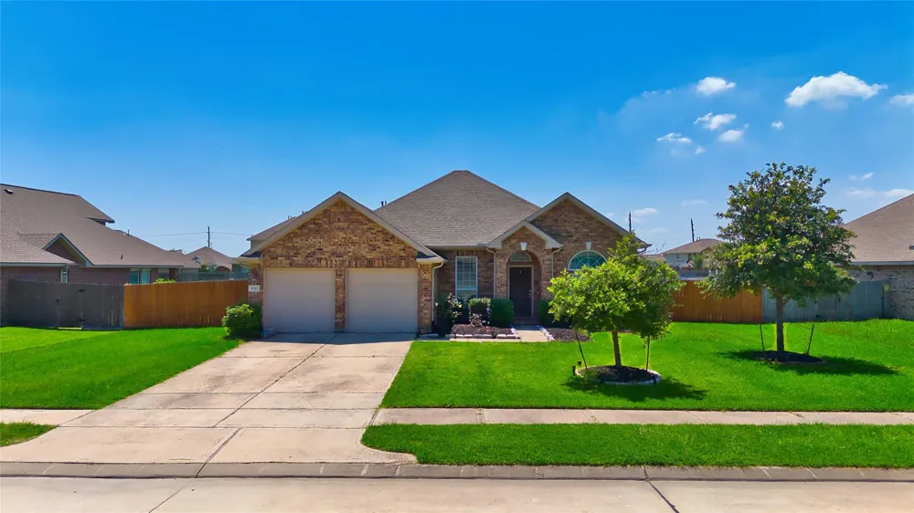 9515 Taylor Lane Mont Belvieu, TX 77523