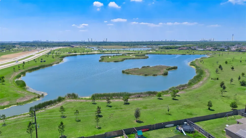 9515 Taylor Lane Mont Belvieu, TX 77523