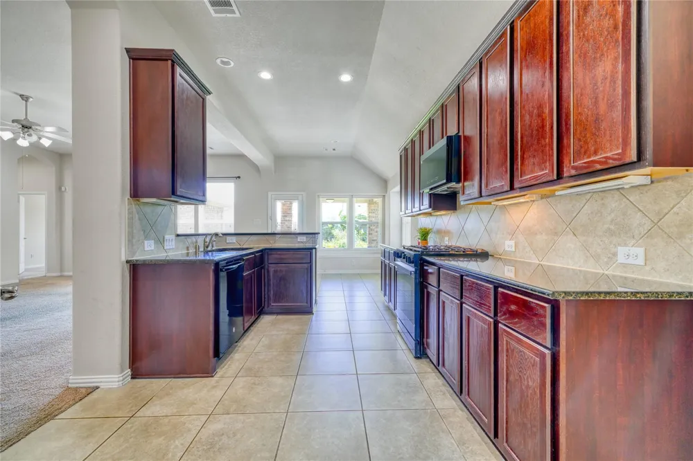 9515 Taylor Lane Mont Belvieu, TX 77523