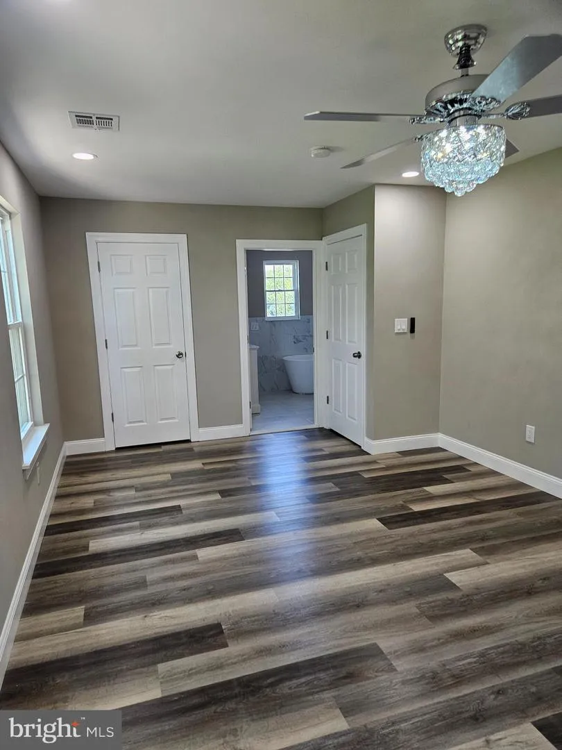 2 DEERFIELD Seabrook, NJ 08302