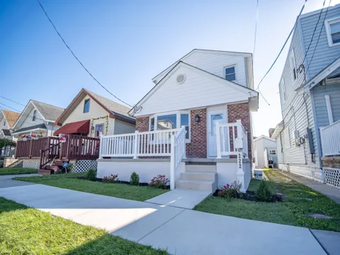 222 N Suffolk Ave