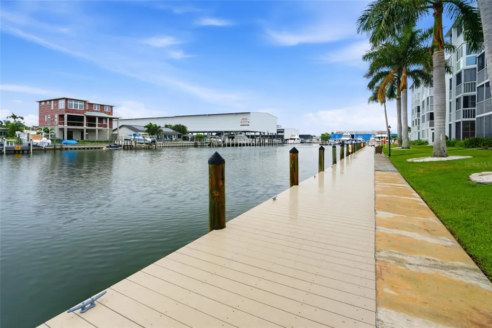 4900 38TH WAY S #404 St Petersburg, FL 33711