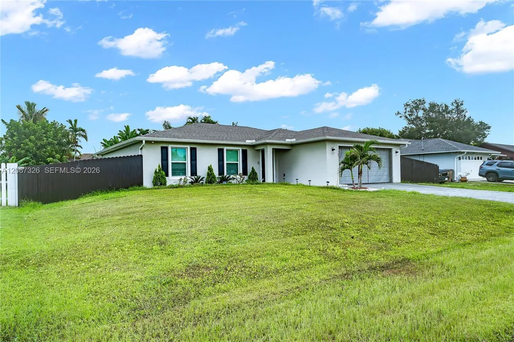 1307 1307 SW 13th Ter Cape Coral, FL 33991