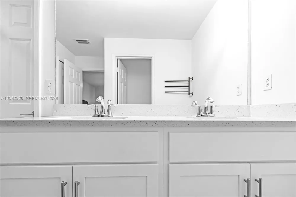 1307 1307 SW 13th Ter Cape Coral, FL 33991