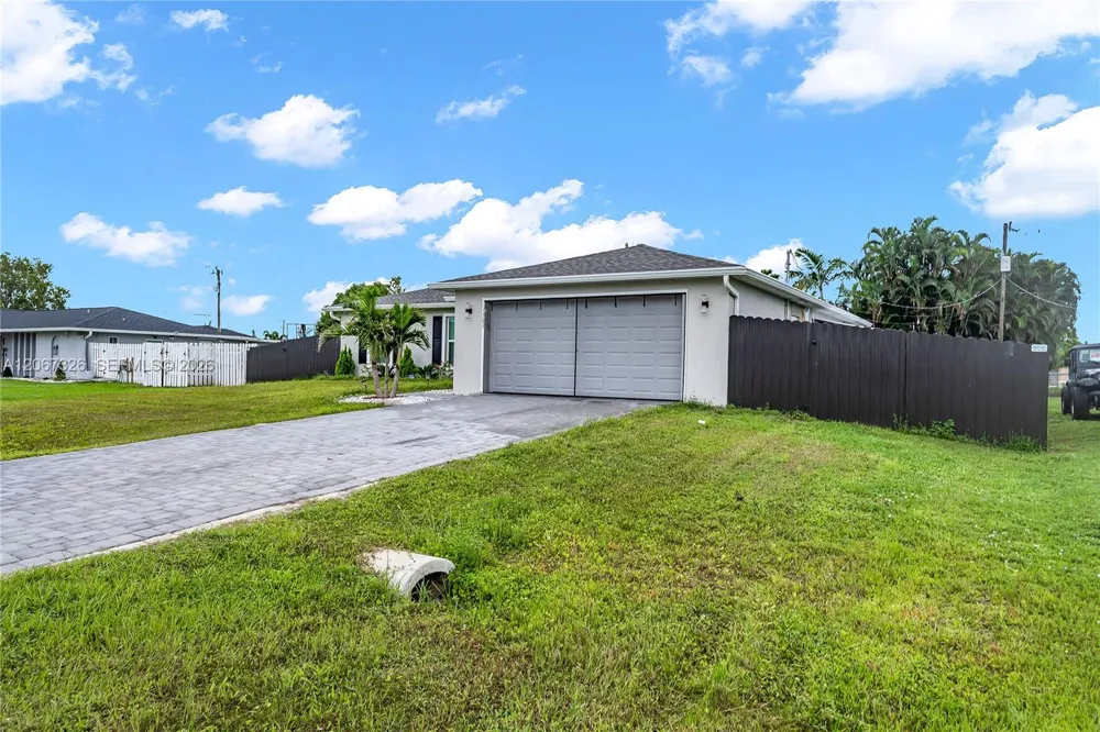 1307 1307 SW 13th Ter Cape Coral, FL 33991