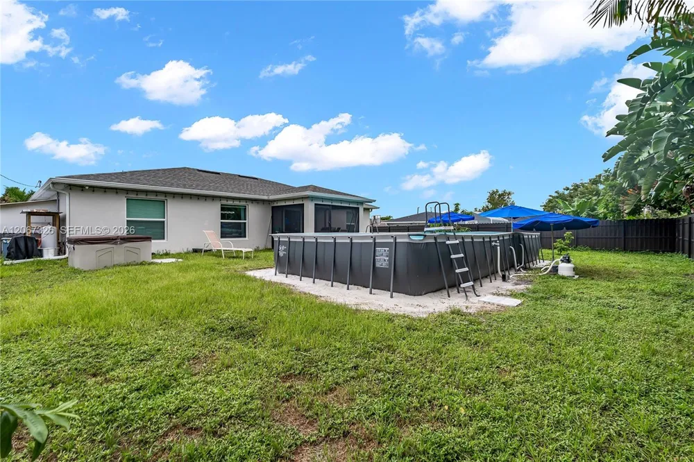 1307 1307 SW 13th Ter Cape Coral, FL 33991