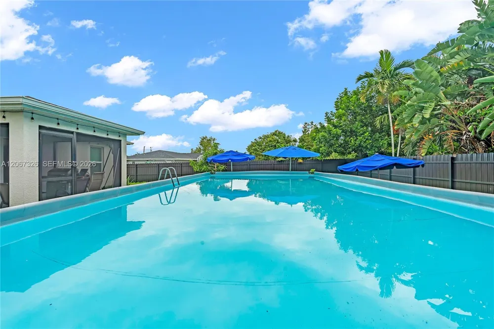 1307 1307 SW 13th Ter Cape Coral, FL 33991