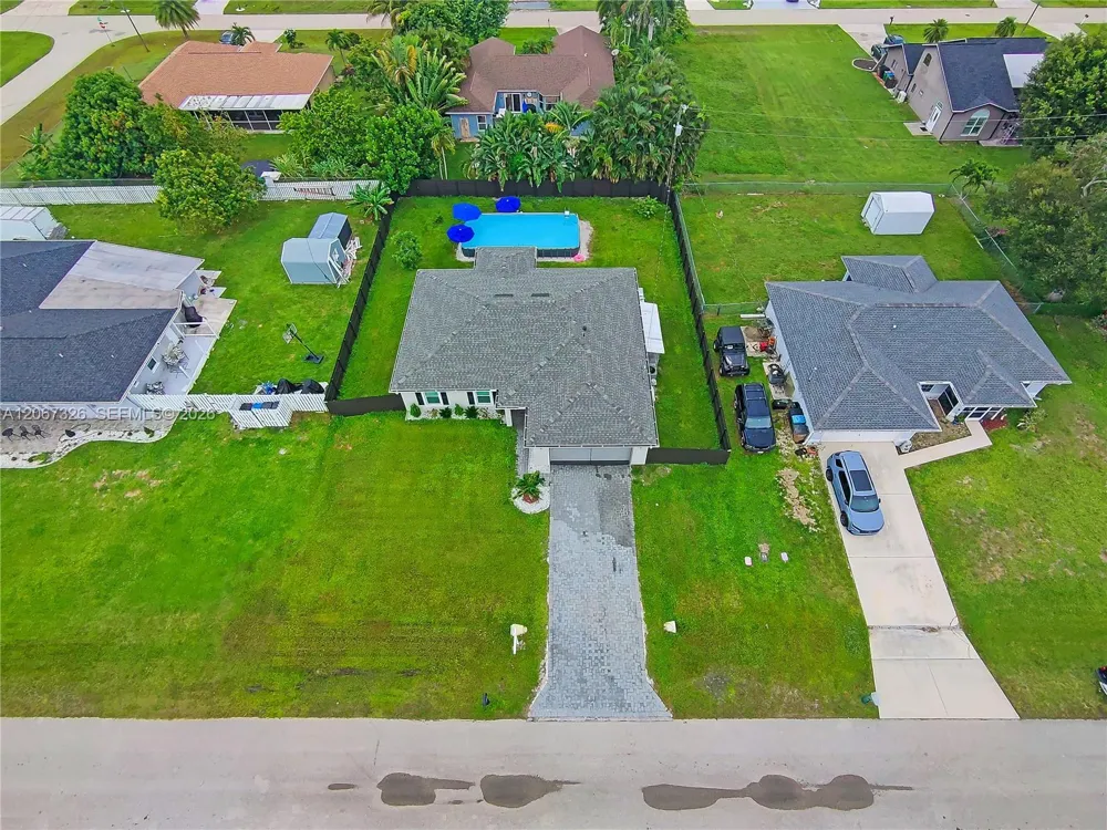1307 1307 SW 13th Ter Cape Coral, FL 33991