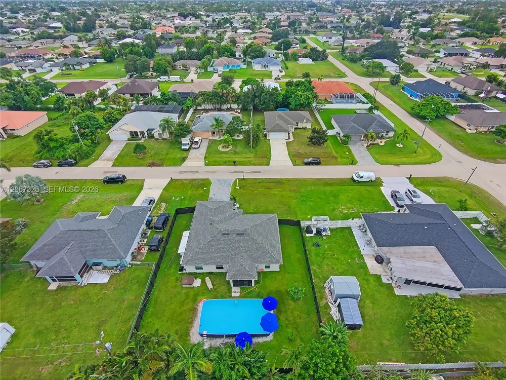 1307 1307 SW 13th Ter Cape Coral, FL 33991