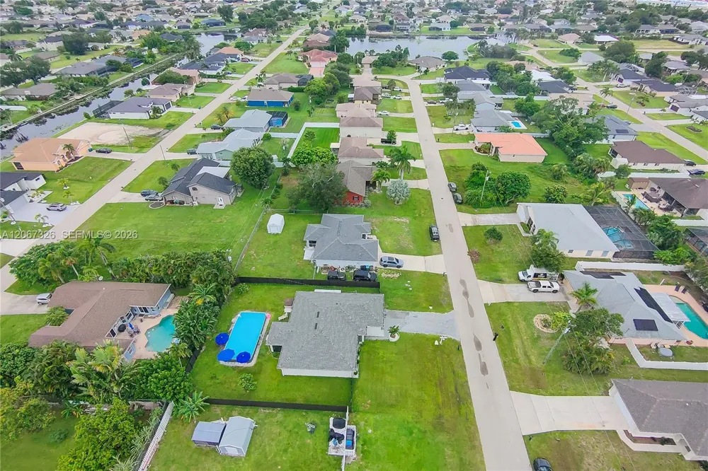 1307 1307 SW 13th Ter Cape Coral, FL 33991