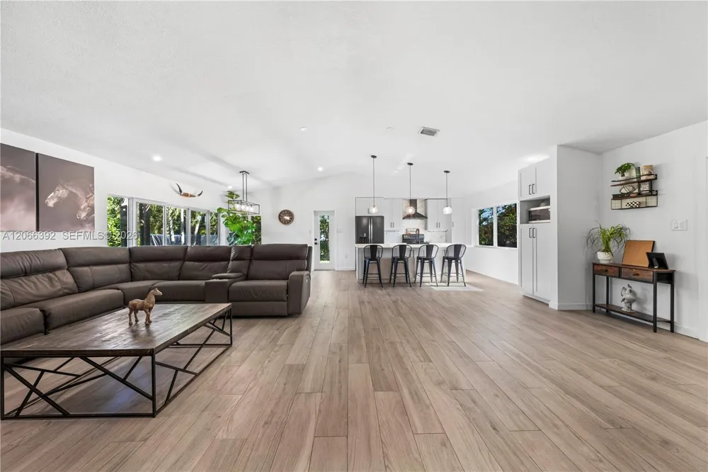 19601 SW 187th Ave Miami, FL 33187