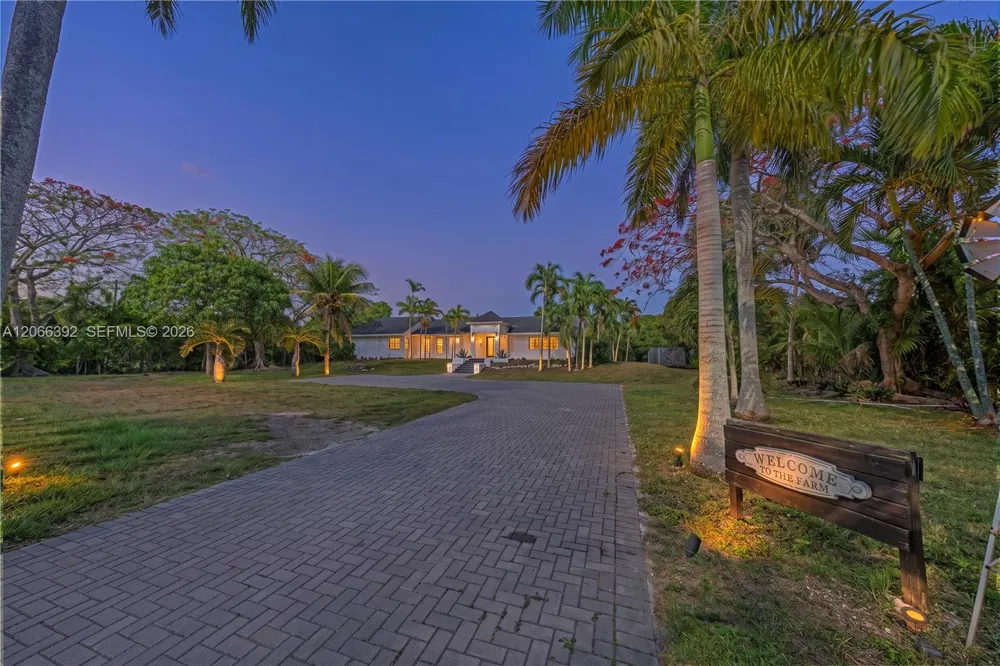 19601 SW 187th Ave Miami, FL 33187